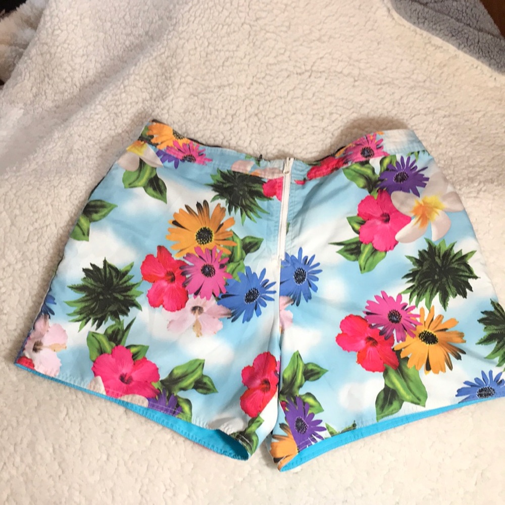 Reversible swim shorts